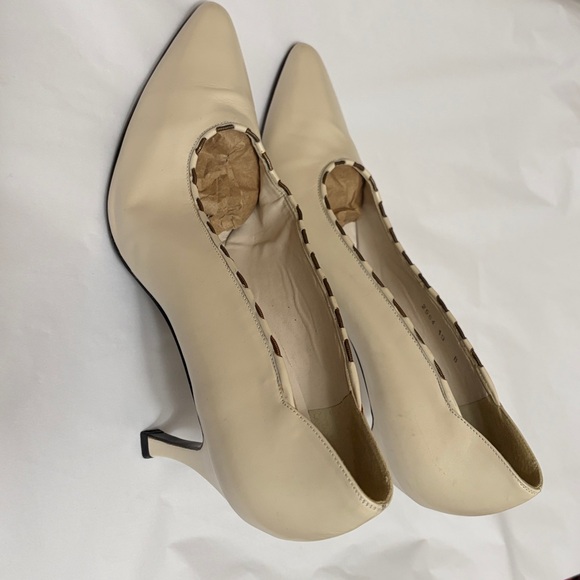 Stuart Weitzman Leather Cream Heels Size 10 Made in Spain - Picture 7 of 15